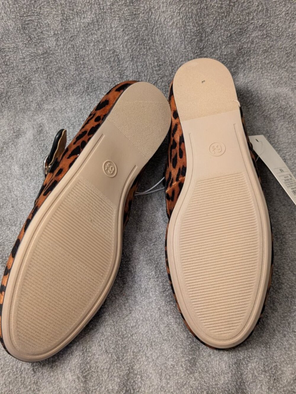LAST CHANCE! New Women's Size 6.5 Animal Print Flats with Buckle Detailing - Picture 2 of 3